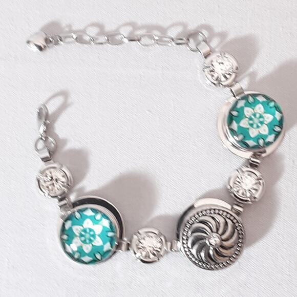 Chunky Snap Bracelet Silver Tone Chains Holding Rhinestones And Glass Cabochons - Picture 3 of 9